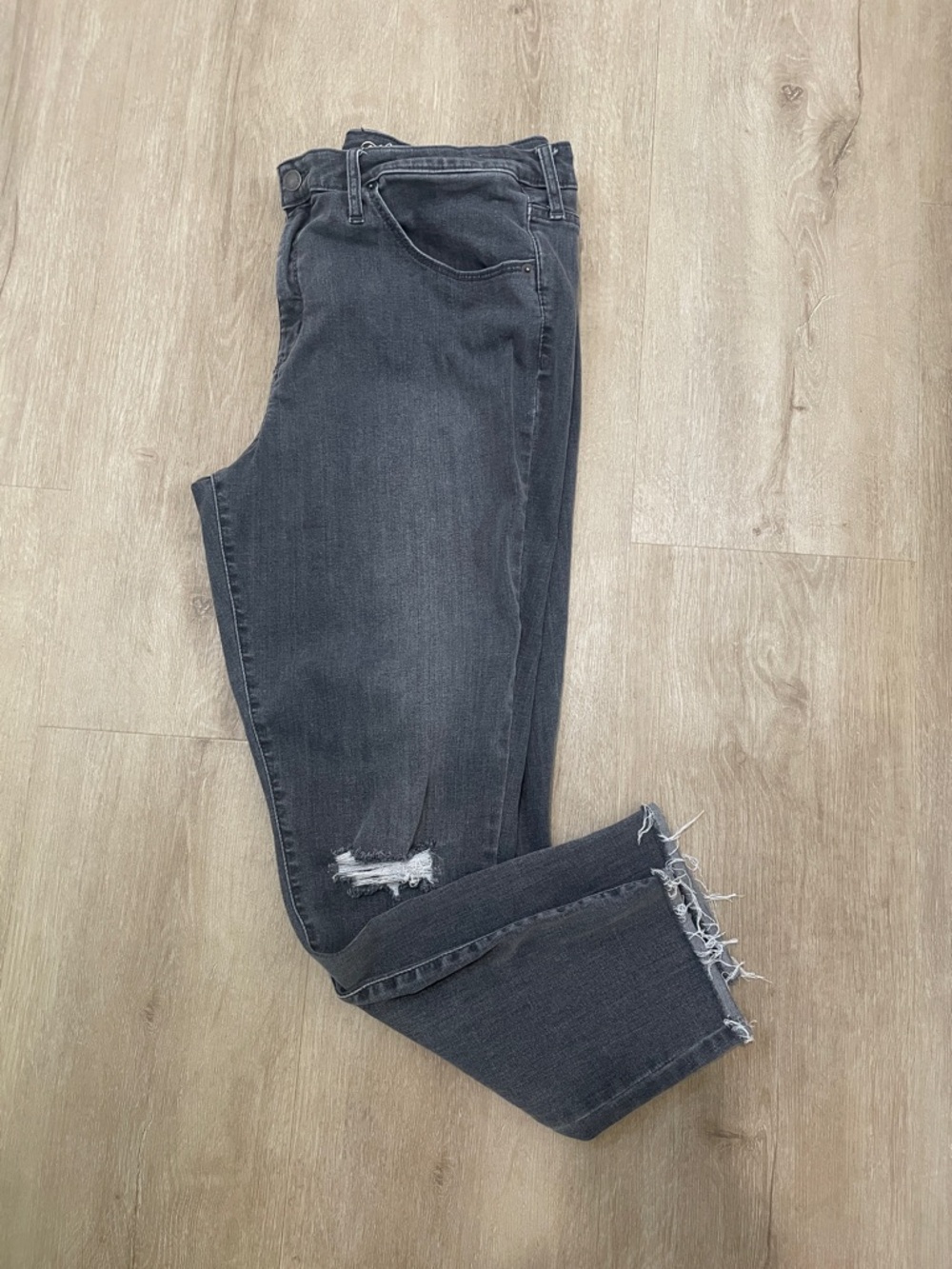 Universal Thread Faded Black Distressed Hi-Rise Skinny Jeans 16